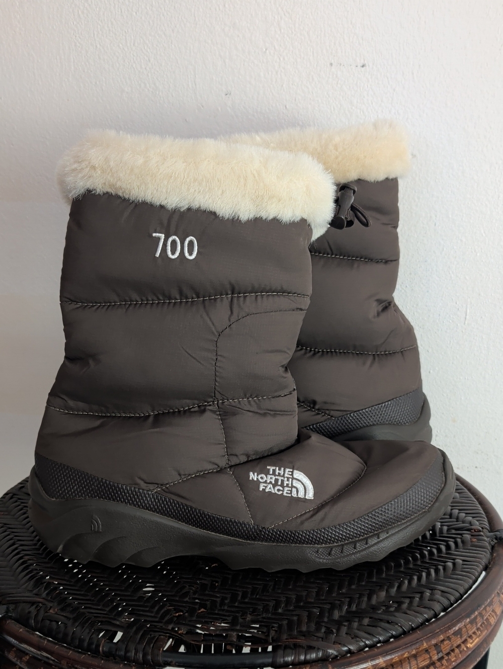 The North Face 700 Puffer Quilted Goose Down Winter Snow Boots Women Size 9